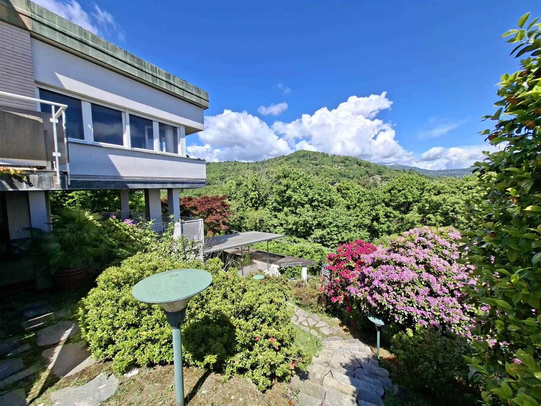 Villa in Arona, Piedmont, Italy 4 - 18171161