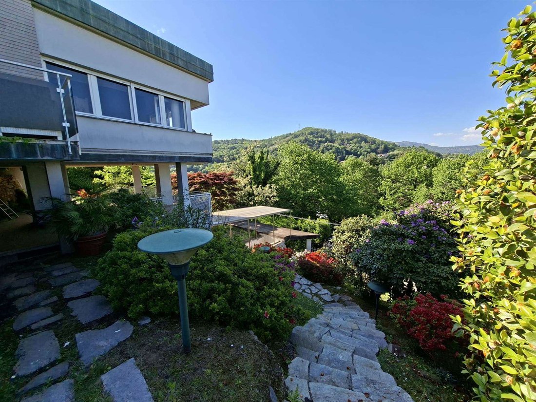 Villa in Arona, Piedmont, Italy 5 - 18171161