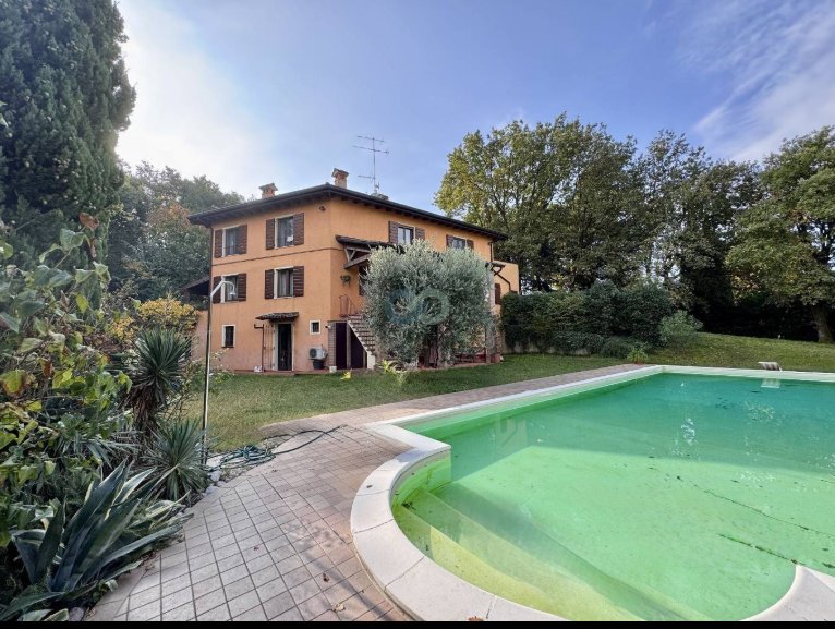 Villa in Historic Center, Desenzano del Garda, Lombardy 1 - 18172260
