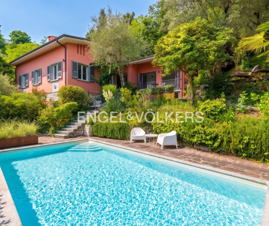 Villa in Gardone Riviera, Lombardy, Italy 1 - 18172217