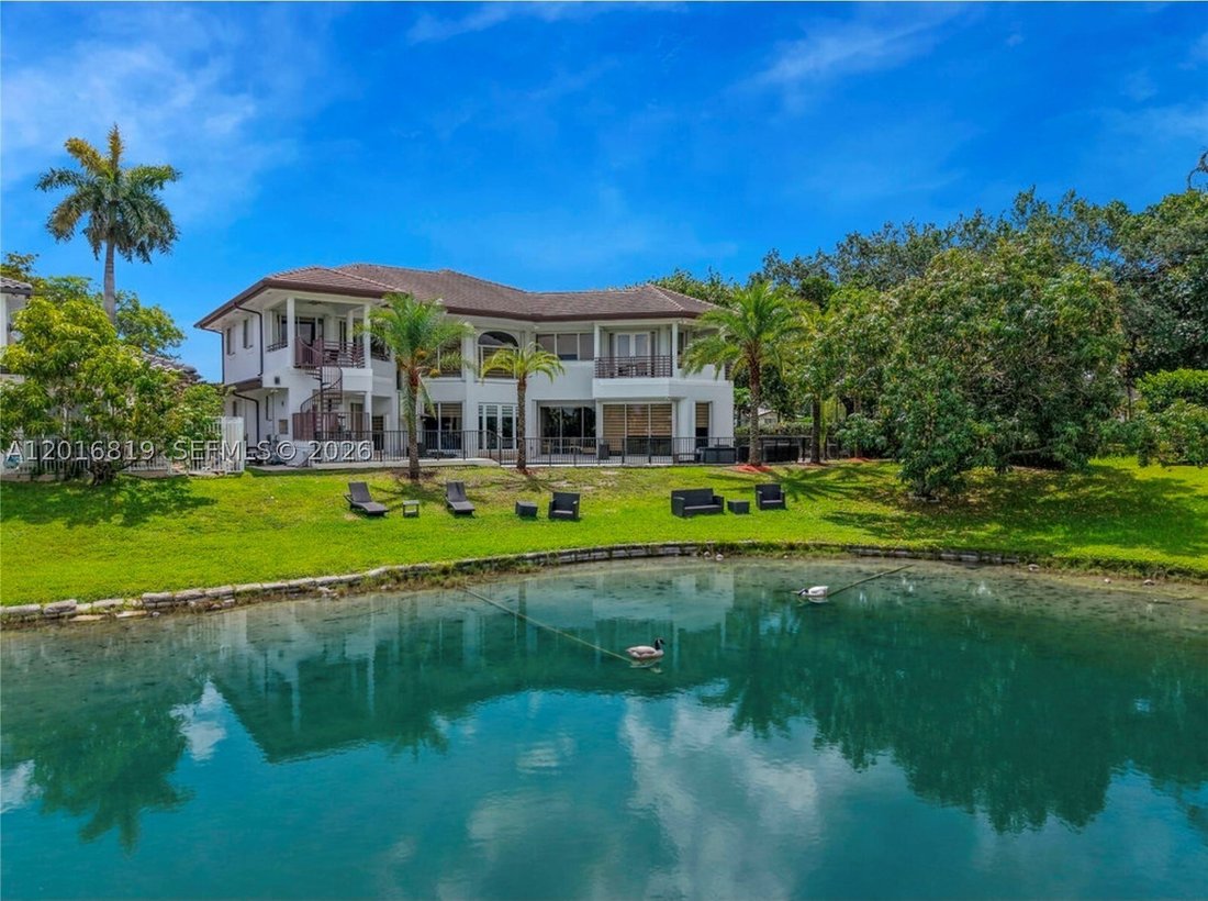 House in Hialeah, Florida, United States 4 - 17890575