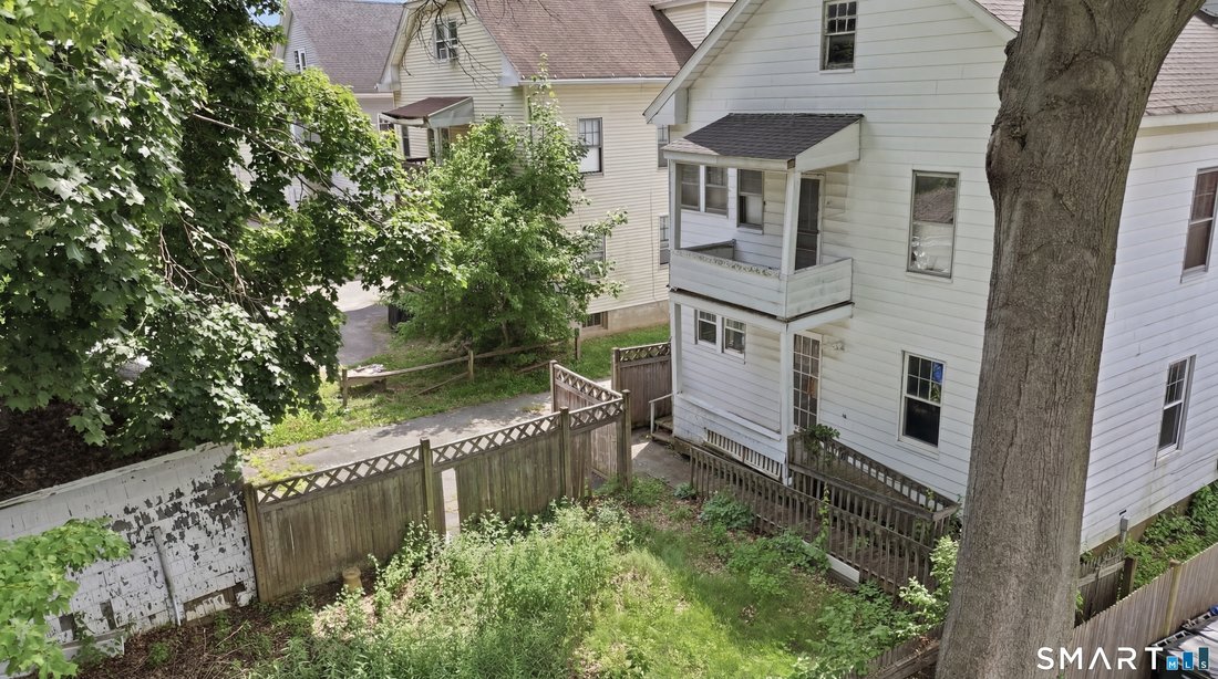 West Hartford, Connecticut, United States 5 - 18172871