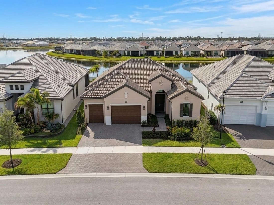 Port St. Lucie, Florida, United States 2 - 18174808