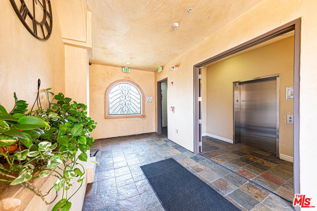 Condo in Los Angeles, California, United States 2 - 18172134