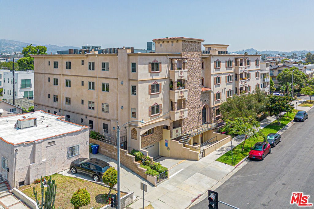 Condo in Los Angeles, California, United States 1 - 18172134