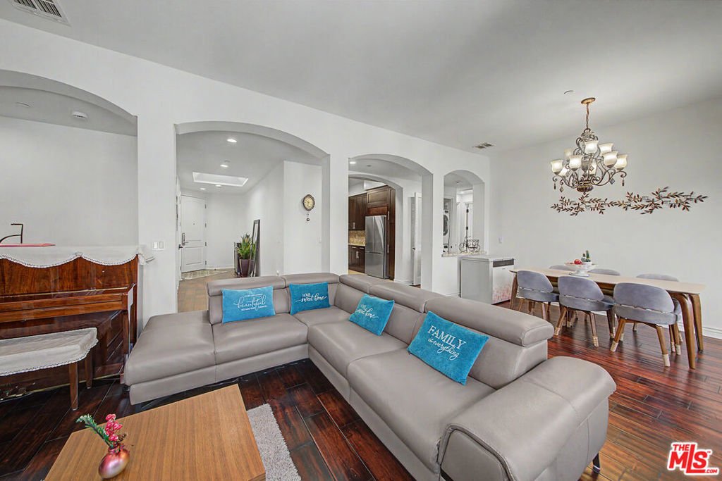 Condo in Los Angeles, California, United States 5 - 18172134