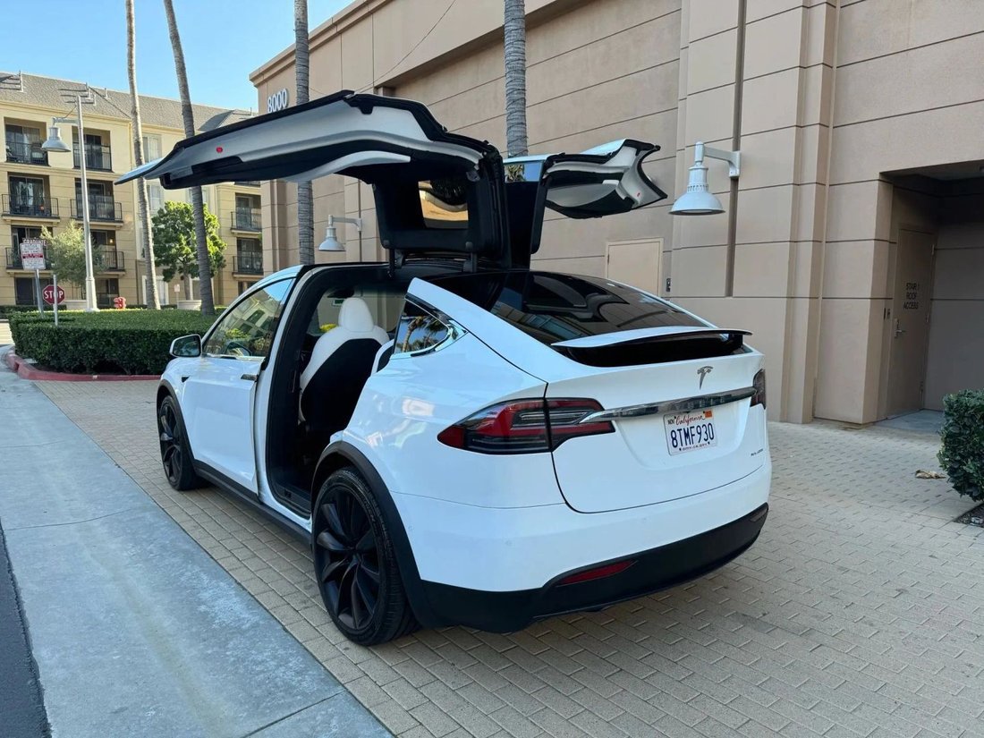 Suv in Riverside, CA, United States 5 - 18174145