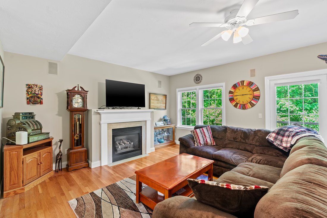 Condo in Canton, Massachusetts, United States 4 - 18174621