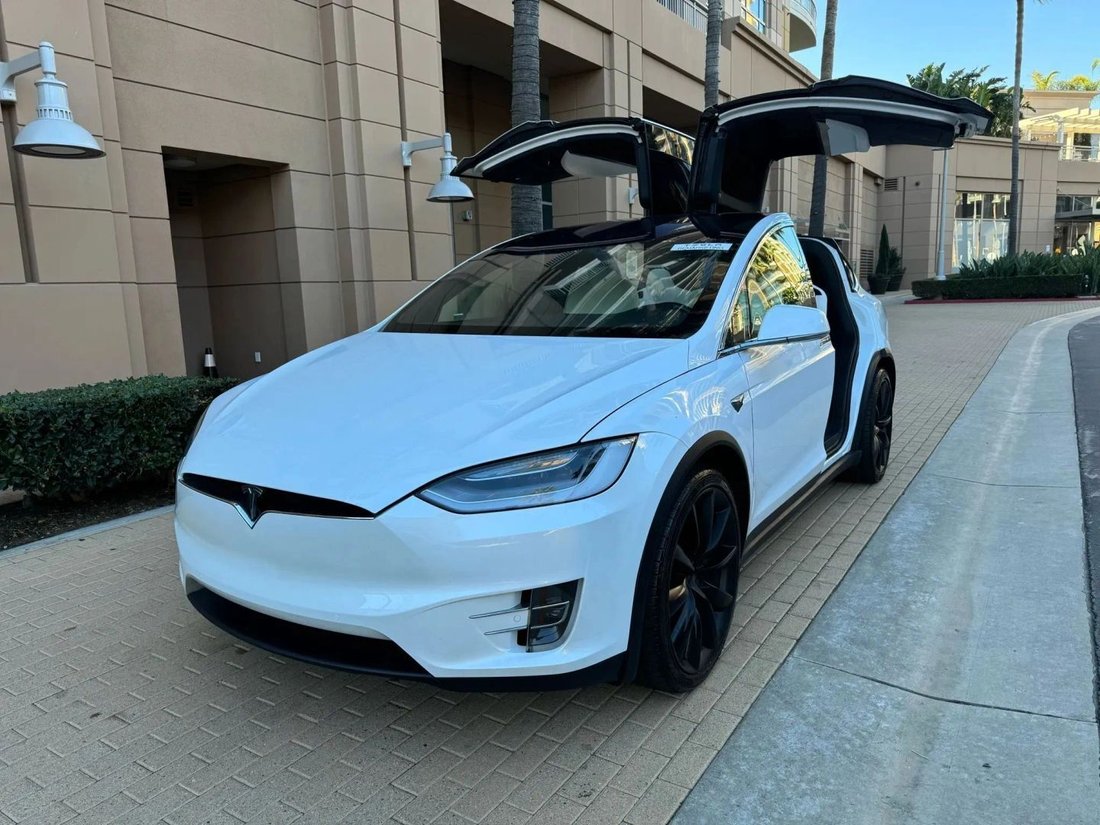Suv in Riverside, CA, United States 3 - 18174145