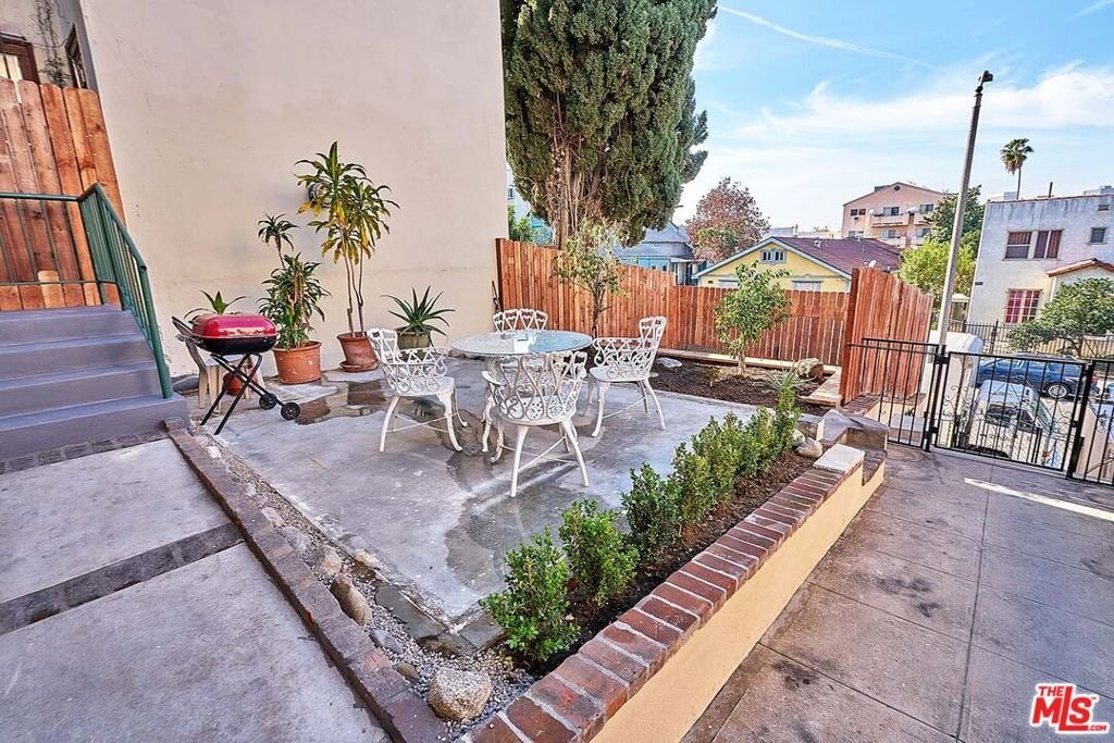 Los Angeles, California, United States 4 - 18172145