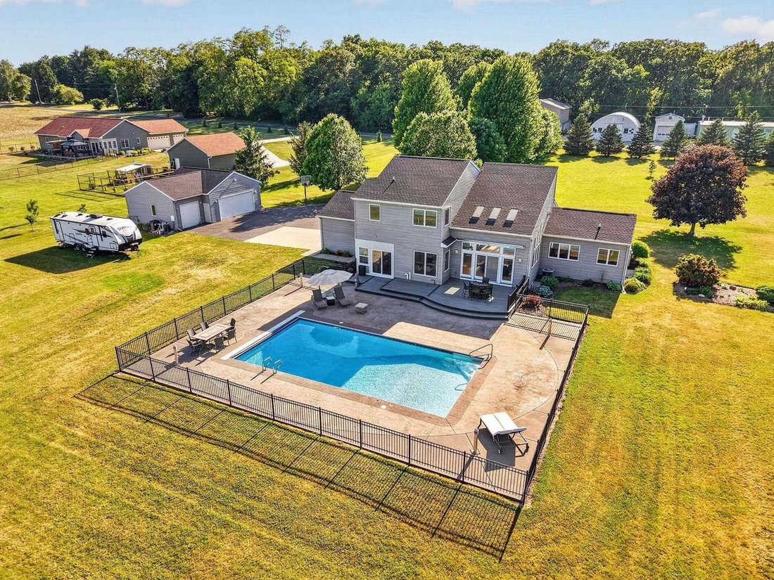 House in Stoughton, Wisconsin, United States 4 - 18172098