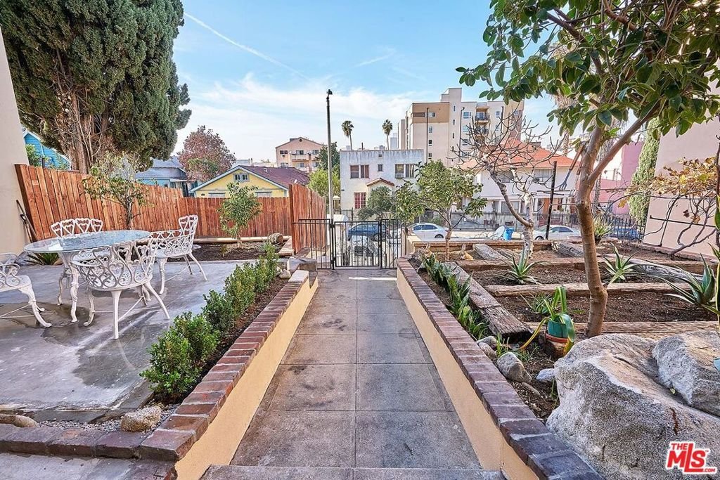 Los Angeles, California, United States 5 - 18172145