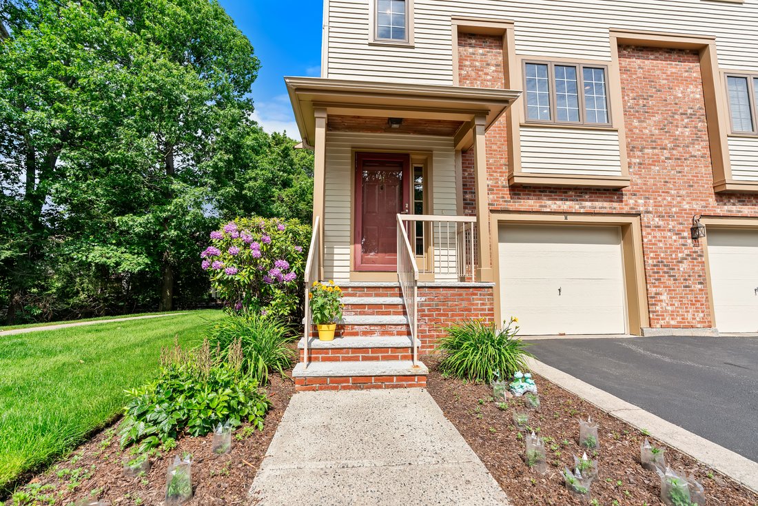 Condo in Canton, Massachusetts, United States 1 - 18174621