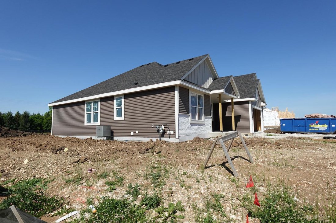 House in Waukesha, Wisconsin, United States 1 - 17786583