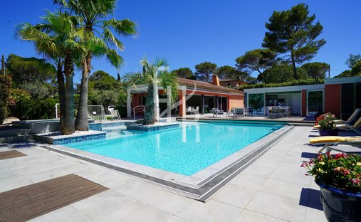 Villa in Hauts de Saint Jean-Hauts de l'Aubarede, Le Cannet, France 1