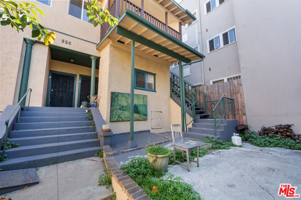 Los Angeles, California, United States 3 - 18172145