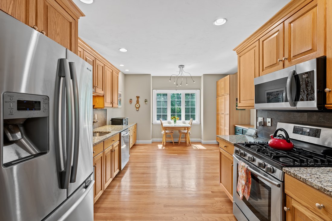 Condo in Canton, Massachusetts, United States 2 - 18174621