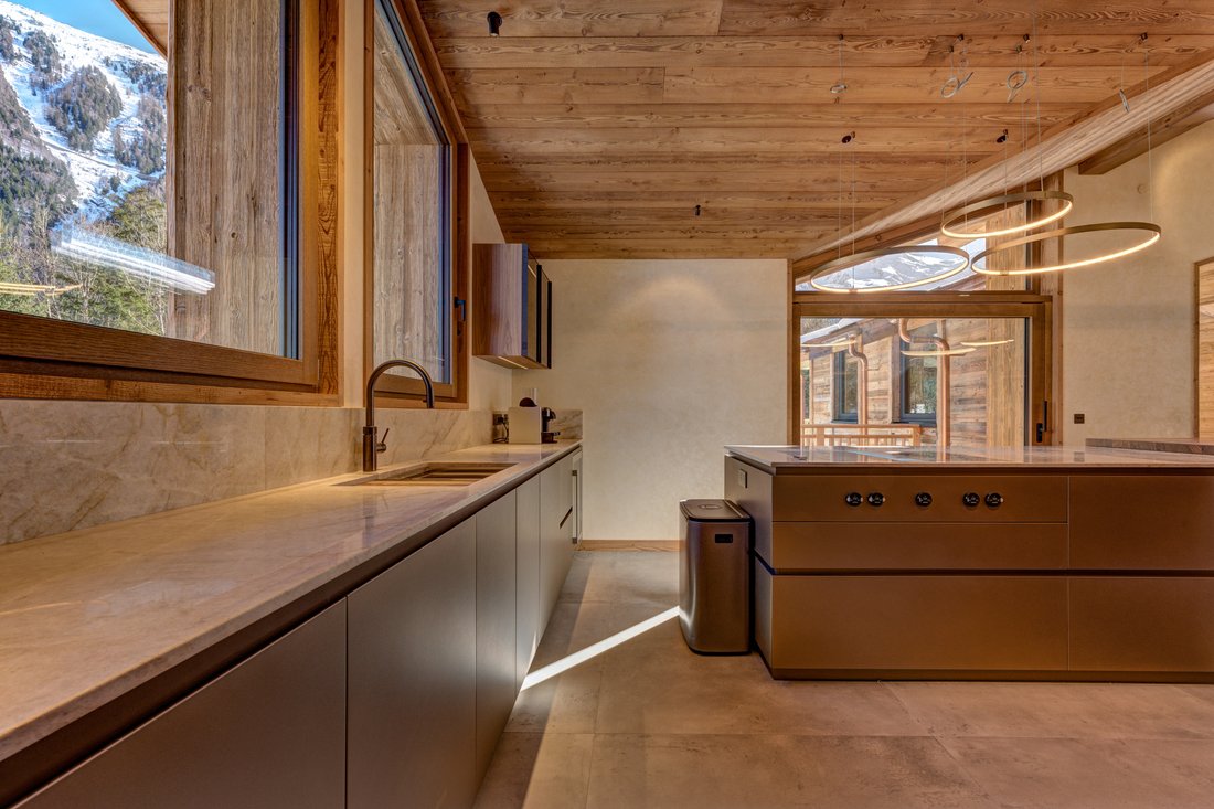 Chalet in Chamonix-Mont-Blanc, Auvergne-Rhône-Alpes, France 2 - 18172046