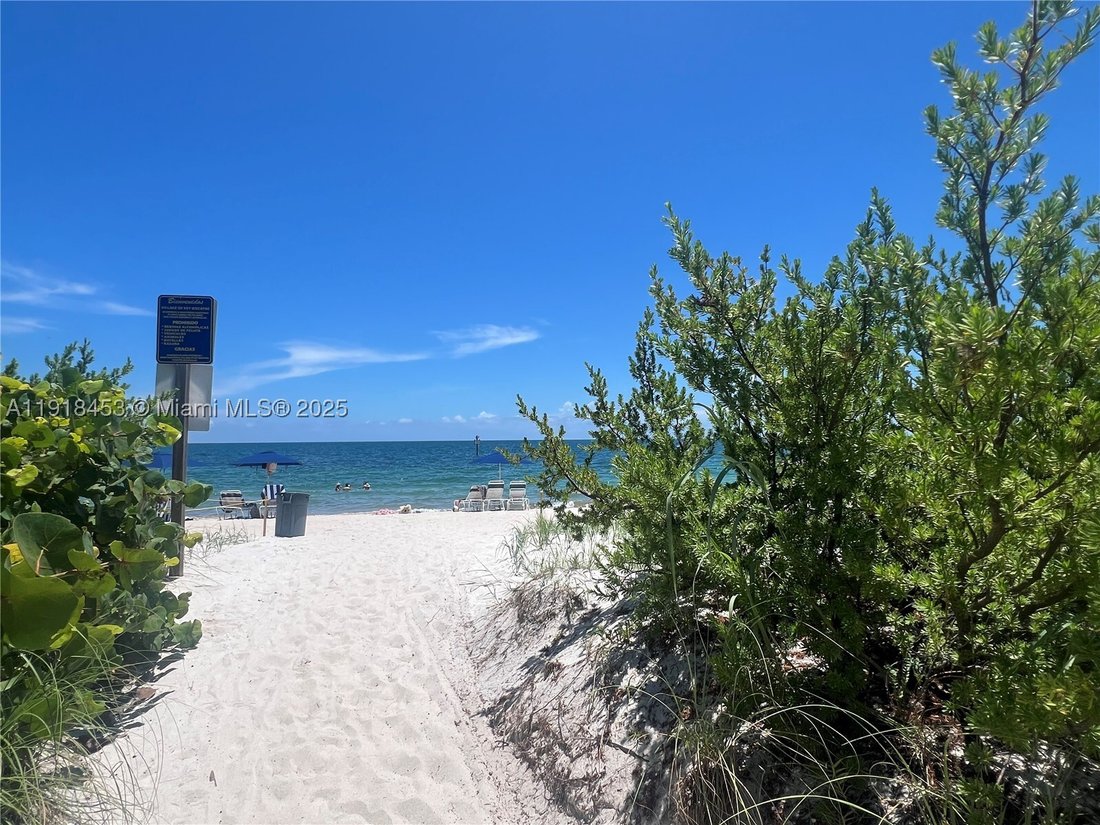 Condo in Key Biscayne, Florida, United States 1 - 16674911