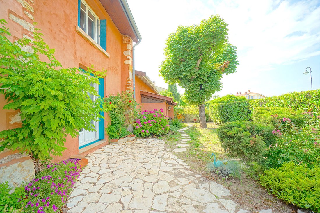 Villa in La Tour-de-Salvagny, Auvergne-Rhône-Alpes, France 3 - 18175177