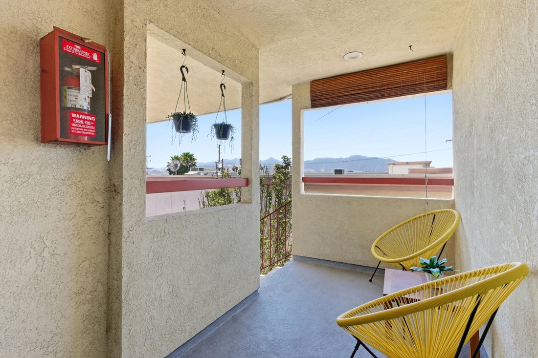 Condo in Burbank, California, United States 5 - 18175161
