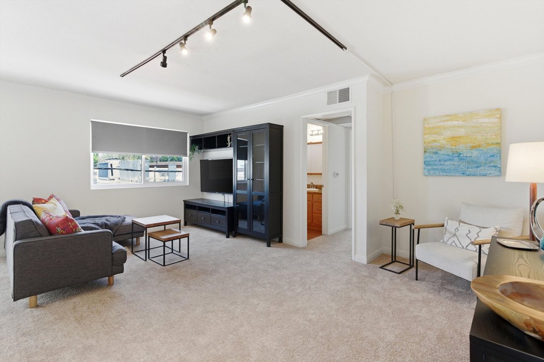 Condo in Burbank, California, United States 1 - 18175161