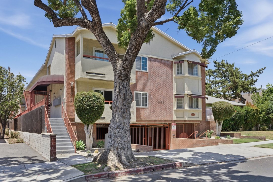 Condo in Burbank, California, United States 3 - 18175161