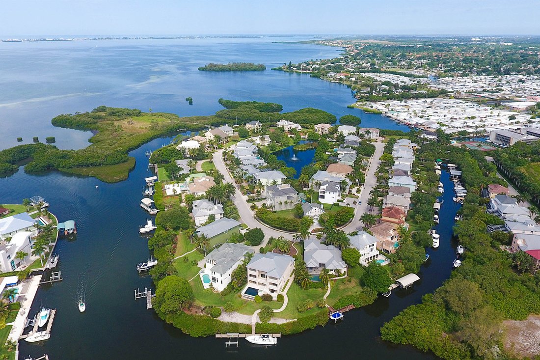 Bradenton, Florida, United States 2 - 18174964