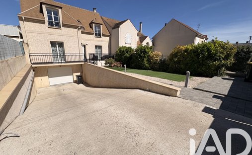 House in Coteaux-Morinval, Argenteuil, France 1