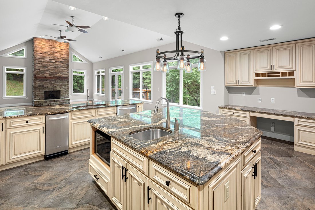 House in Laurel Park, North Carolina, United States 3 - 18174904