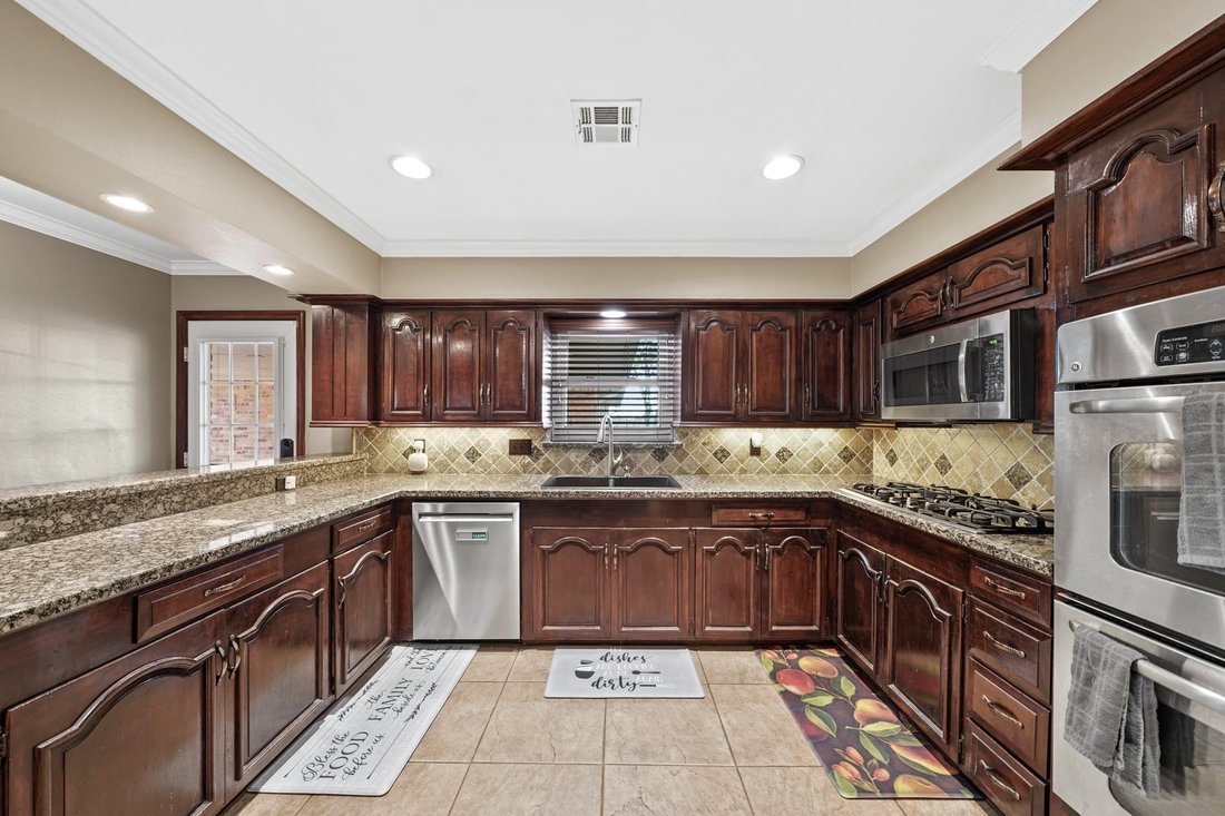 House in Rosharon, Texas, United States 5 - 18175250