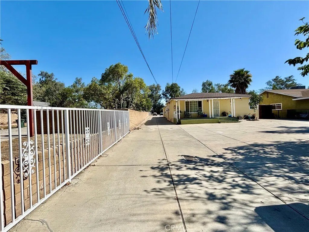 House in Fontana, California, United States 1 - 18112790