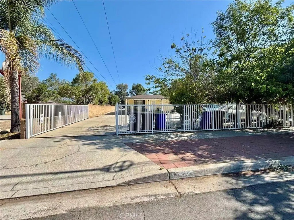 House in Fontana, California, United States 2 - 18112790