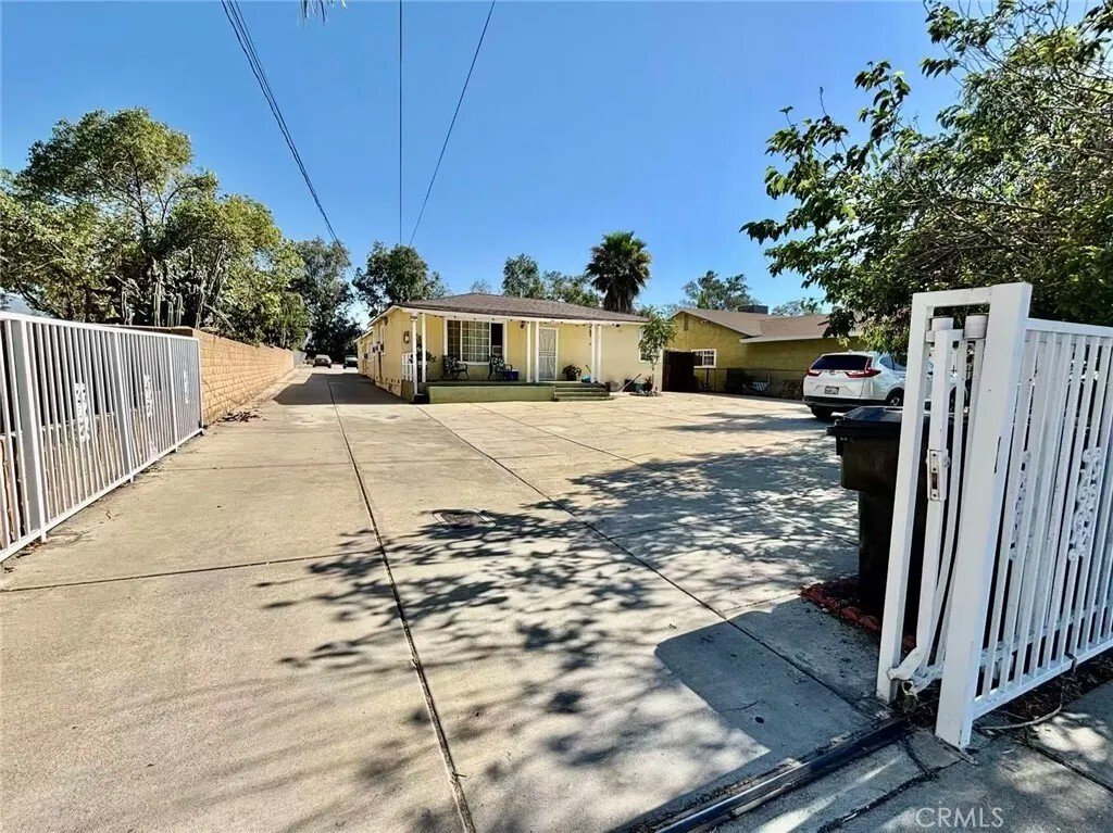 House in Fontana, California, United States 3 - 18112790