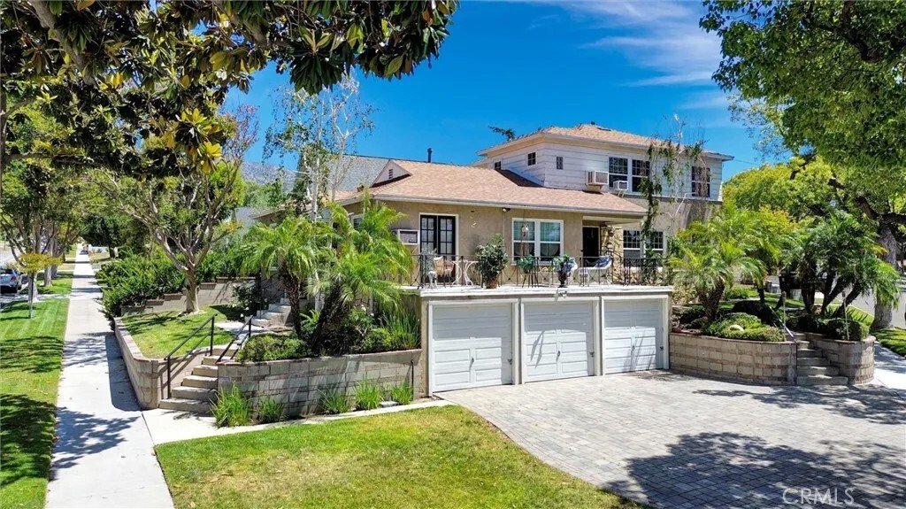 Burbank, California, United States 1 - 17758998