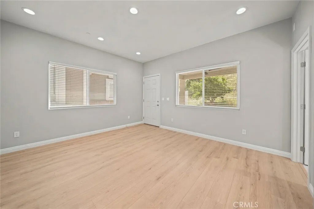 Riverside, California, United States 5 - 18175425