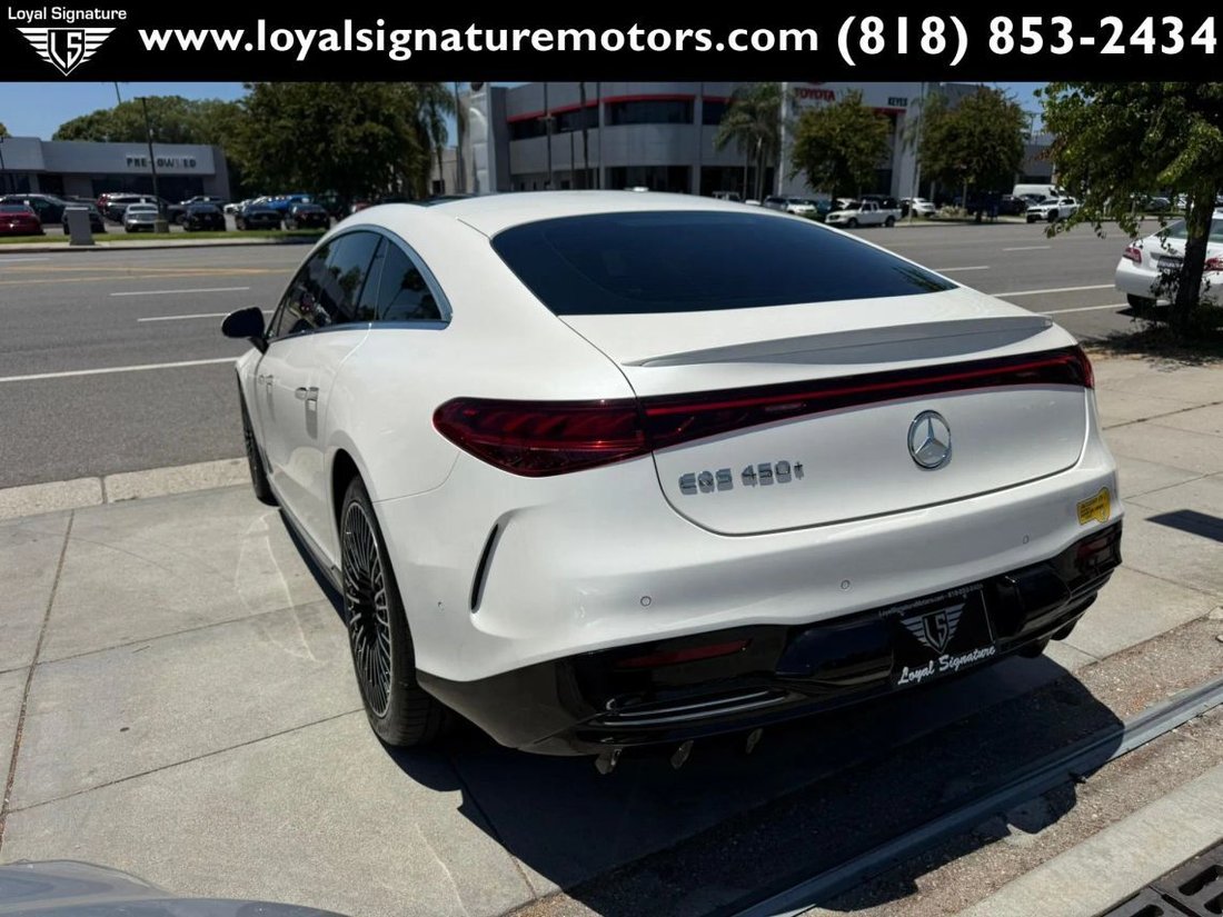 Sedan in Van Nuys, CA, United States 5 - 18175404
