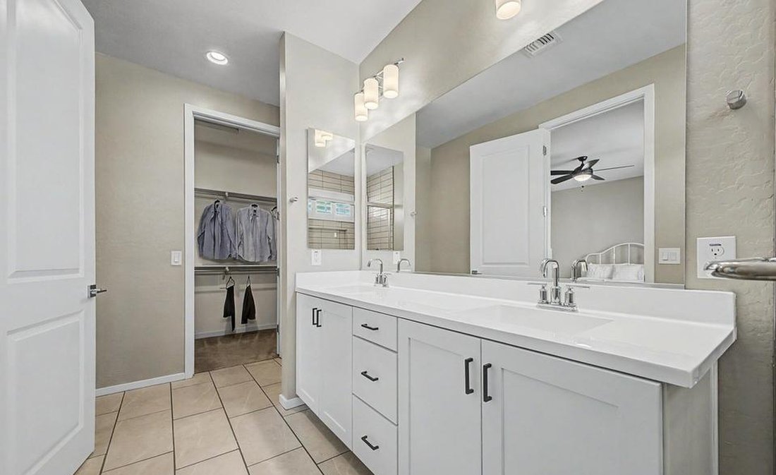 Tempe, Arizona, United States 3 - 18175316