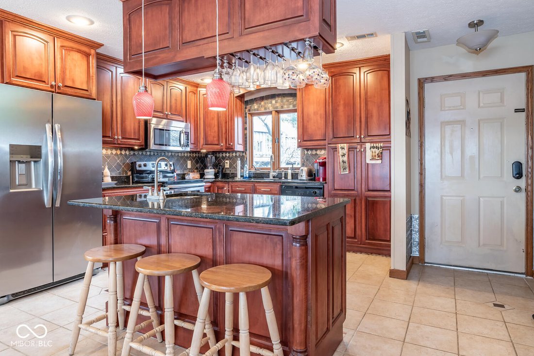 Condo in Bloomington, Indiana, United States 5 - 18177131