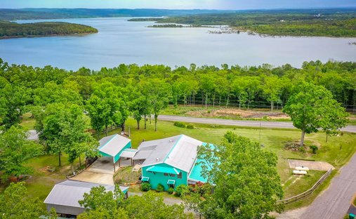 House in Greers Ferry, Arkansas, United States 1