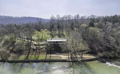 House in Highland, Arkansas, United States 1