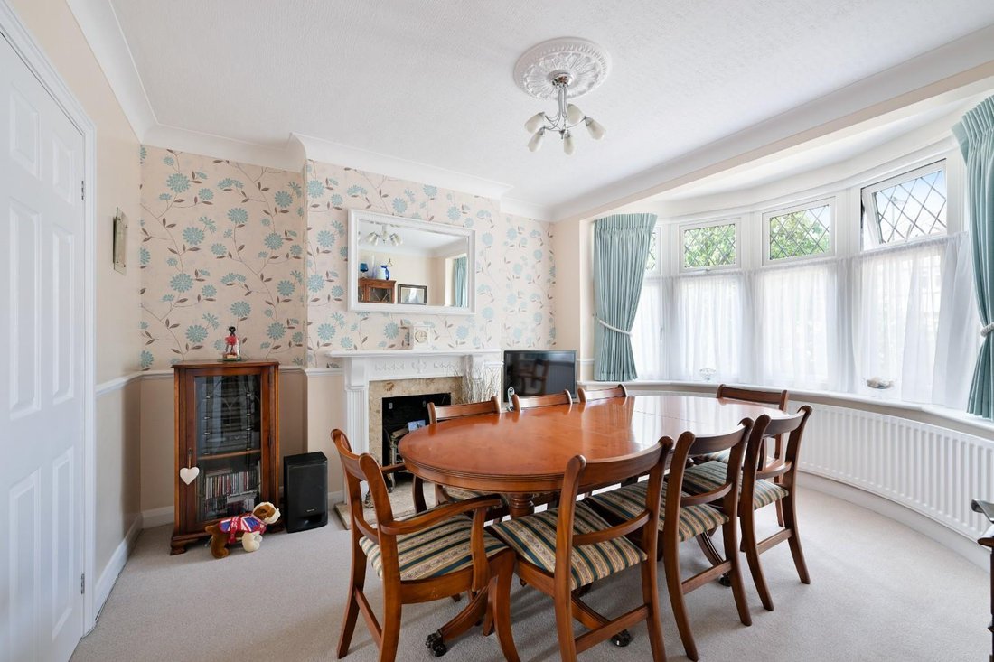 House in Epsom and Ewell, England 4 - 18181619