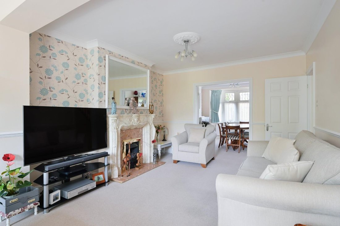 House in Epsom and Ewell, England 5 - 18181619
