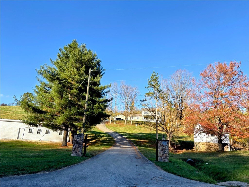 House in Claysville, Pennsylvania, United States 3 - 18180391