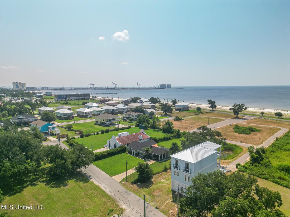 House in Gulfport, Mississippi, United States 4 - 18179155