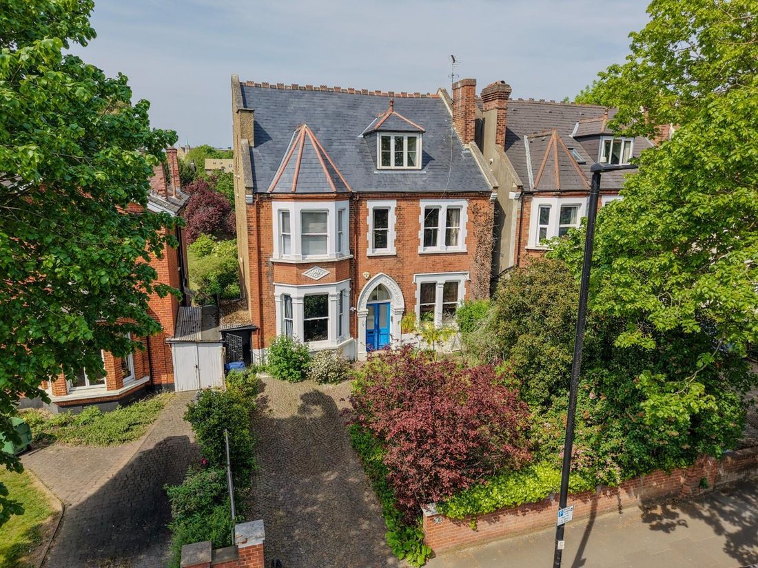 House in Ealing (London Borough of Ealing), Ealing, England 1 - 18181611