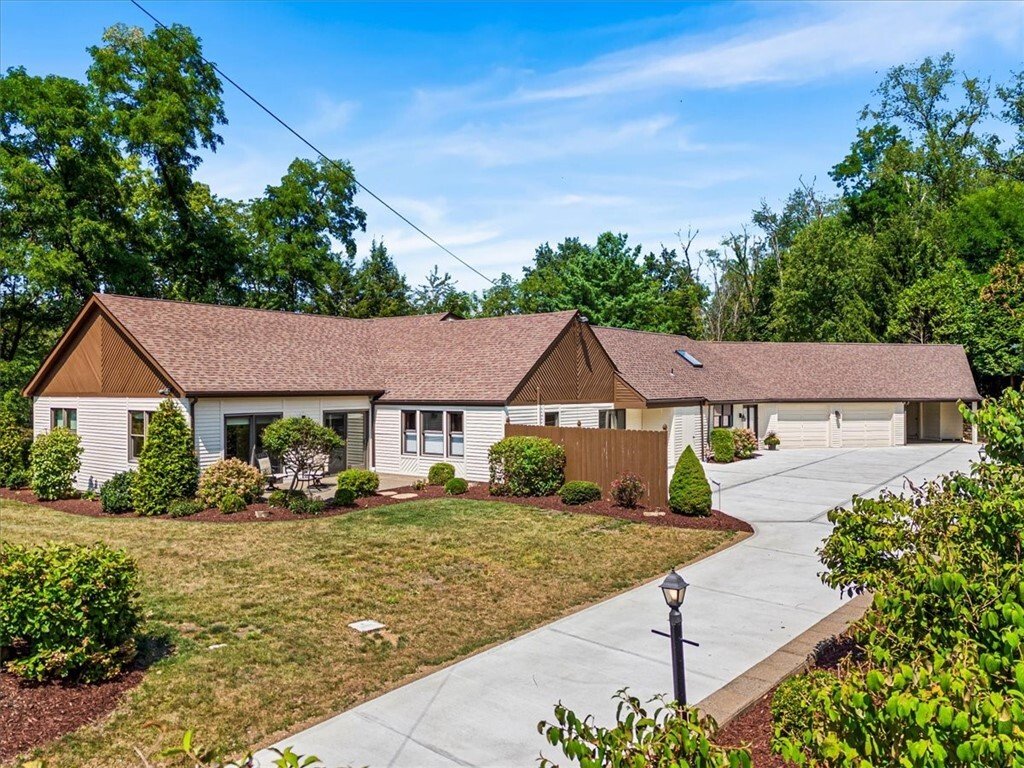 House in Upper Saint Clair, Pennsylvania, United States 1 - 18180643