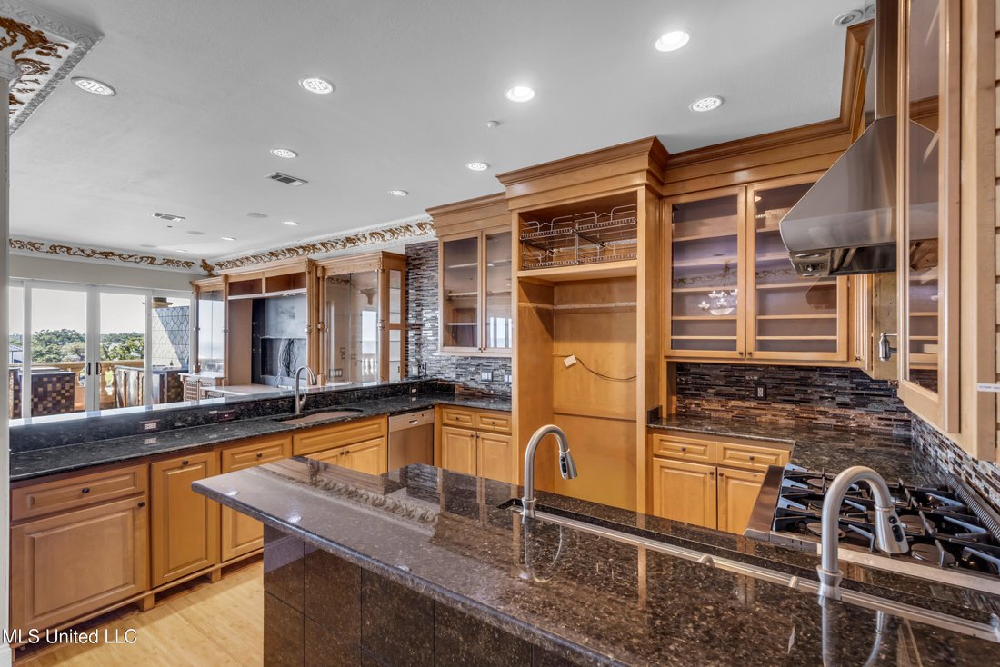 Condo in Gulfport, Mississippi, United States 4 - 18178756