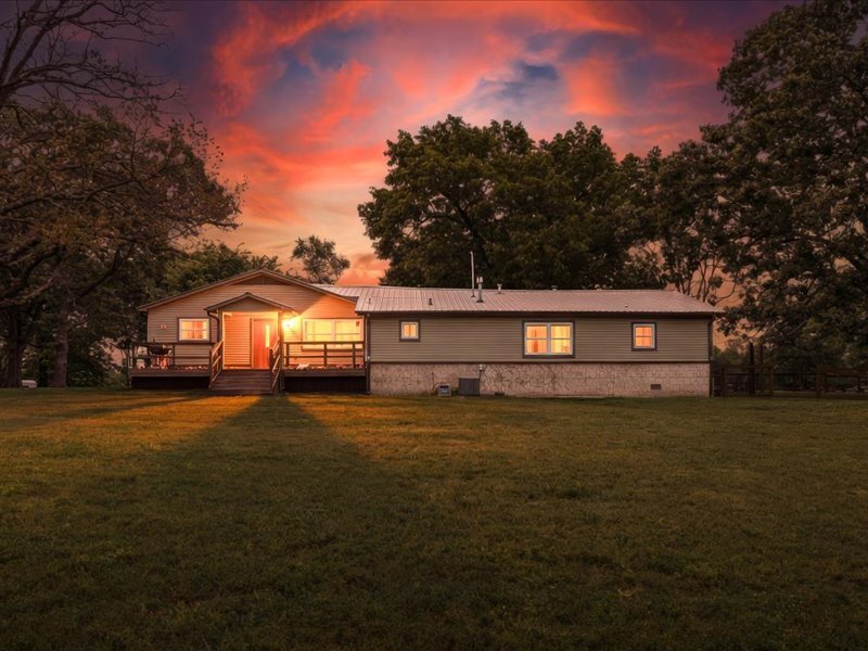 House in Decatur, Arkansas, United States 1 - 18180978