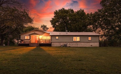 House in Decatur, Arkansas, United States 1